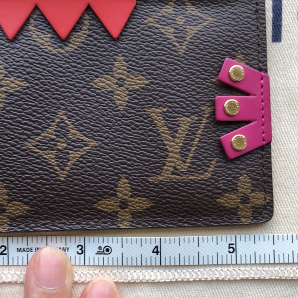 🌺🌺 RARE 🌺🌺 Louis Vuitton TOTEM Coin Purse with charm - Picture 13 of 16